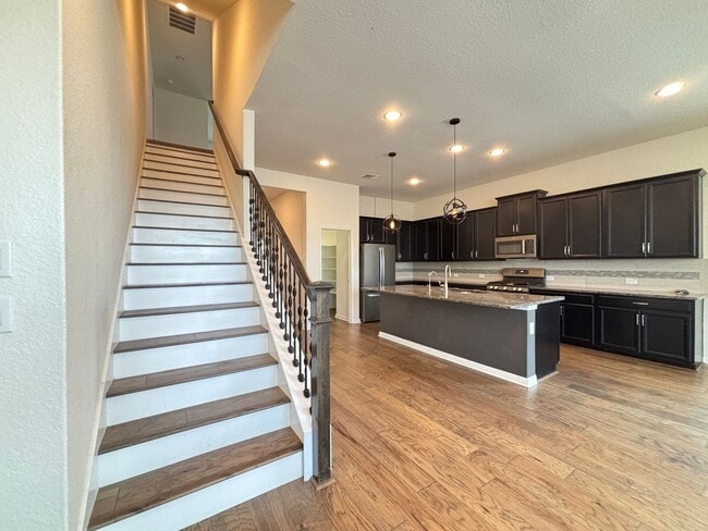 Building Photo - Beautiful 4-Bedroom Home with Free Communi...