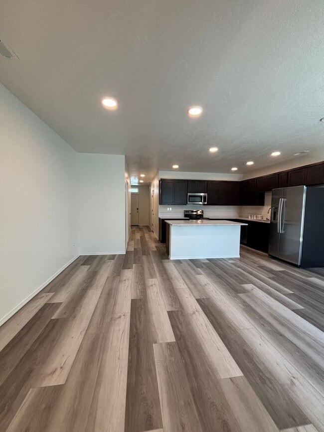 Building Photo - 3bd 2.5ba Townhome - Ready for Move-In