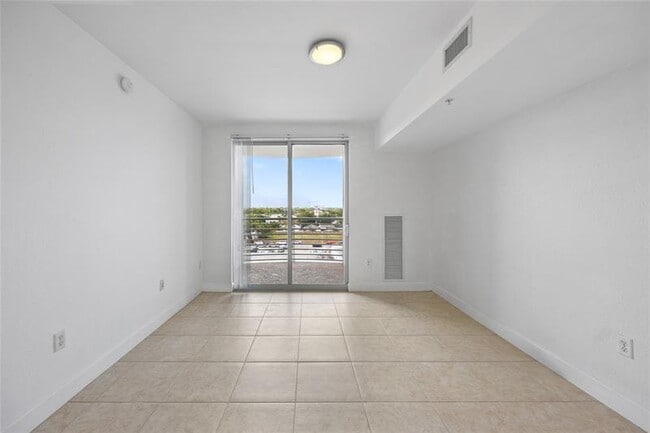 Building Photo - 1830 Radius Dr