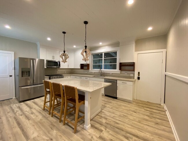 Building Photo - Furnished Plantation Home with 3 Bedrooms, 2 Bath large enclosed porch on almost 2 acres with oce...