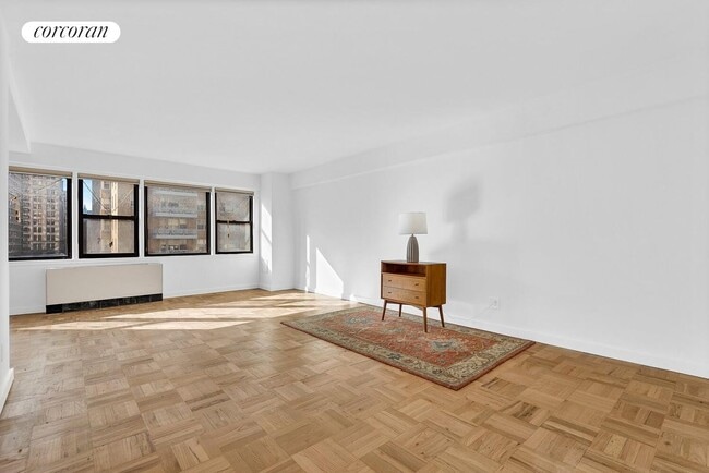 Building Photo - 55 E 9th St