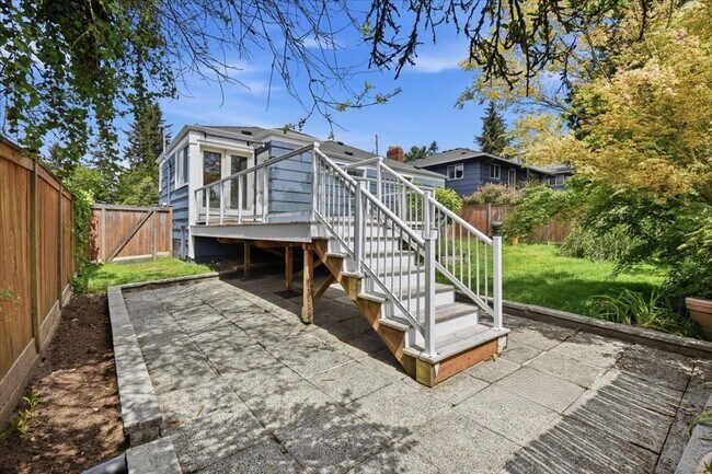 Building Photo - 3bd/2ba Seattle Home