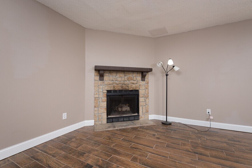 Building Photo - 8303 N Everton