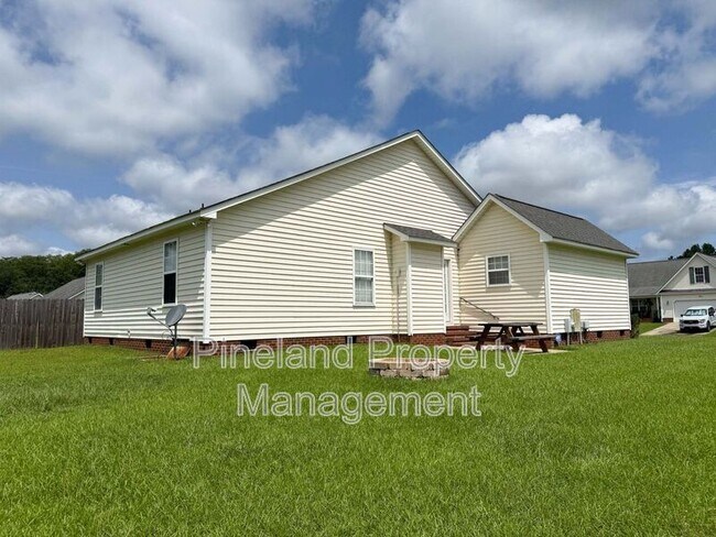 Building Photo - 225 Shakerstone Dr