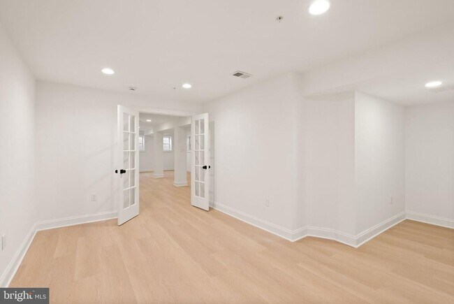 Building Photo - 3336 Jones Bridge Ct