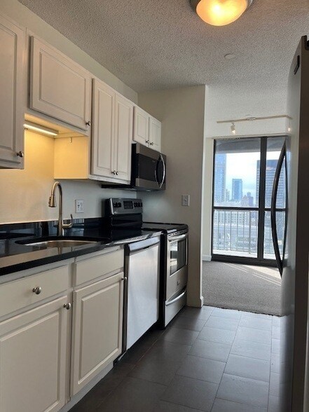 Building Photo - 10 E Ontario St