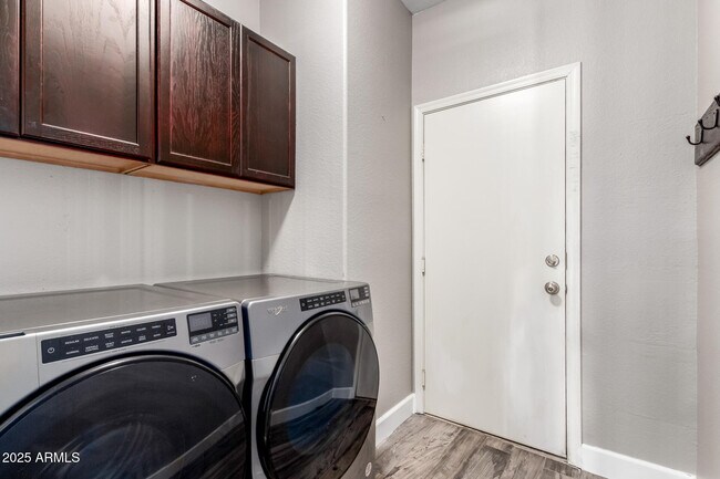 Building Photo - 3049 S Sierra Heights Cir