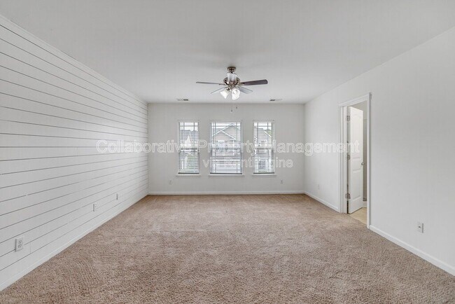 Building Photo - 590 Summer Hill Way