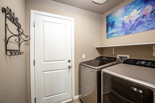 Building Photo - Townhouse For Rent - Wolf Ranch