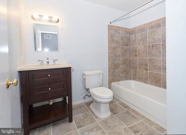 Building Photo - 762 Carroll St