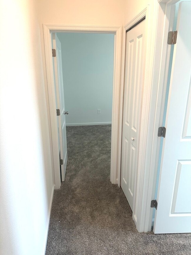 Building Photo - Champions Pointe 3 bed 2.5 bath Town home ...