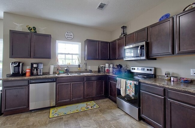 Building Photo - 1303 Windrow Dr
