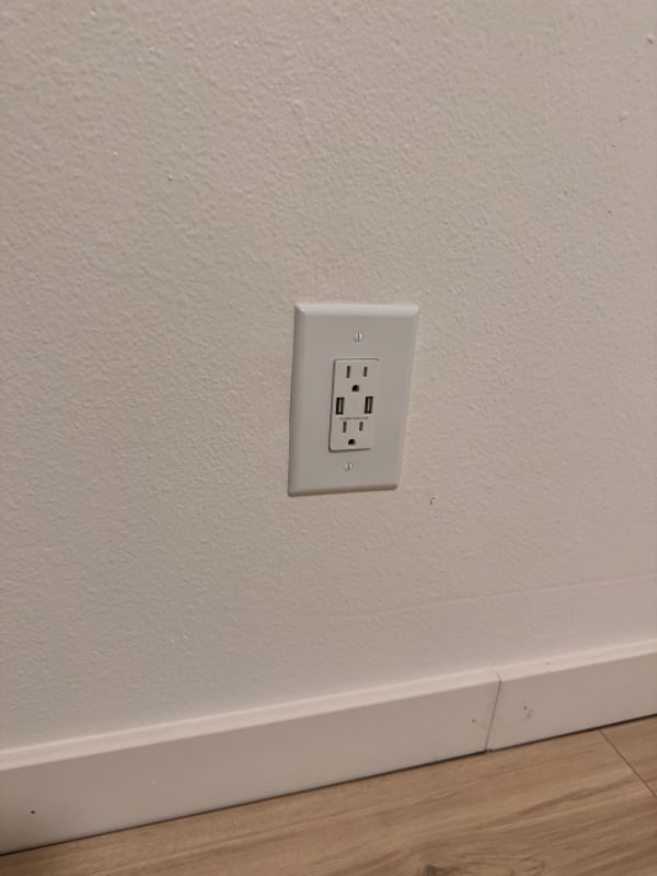 Building Photo - 297 Main St W