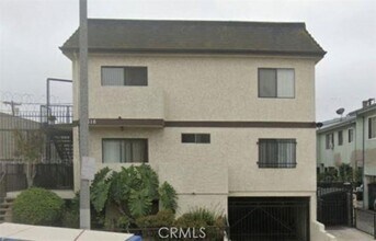 Building Photo - 4816 Rosewood Ave