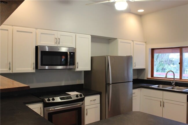 Building Photo - 480 Lansingville Rd