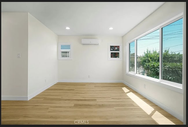 Building Photo - 200 N Willow Ave