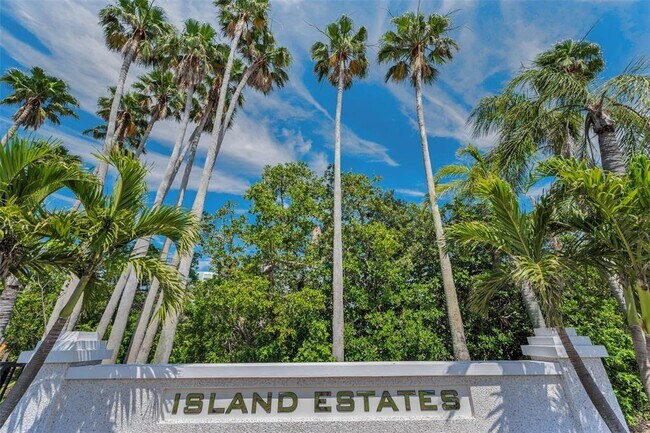 Building Photo - 125 Island Way