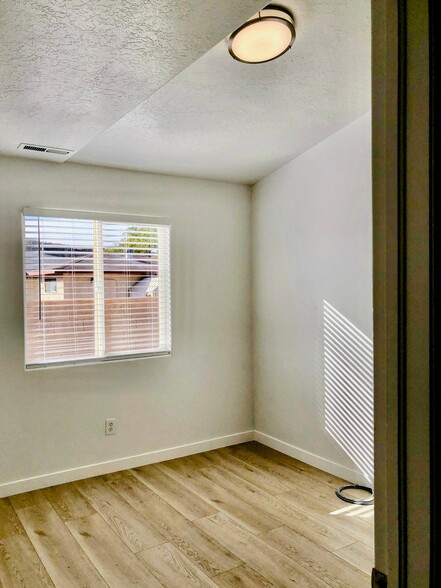Building Photo - 2099 E Middleton Dr