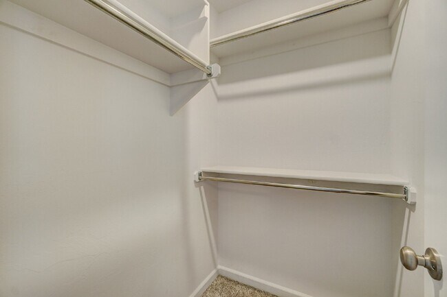 Building Photo - Edmond Home