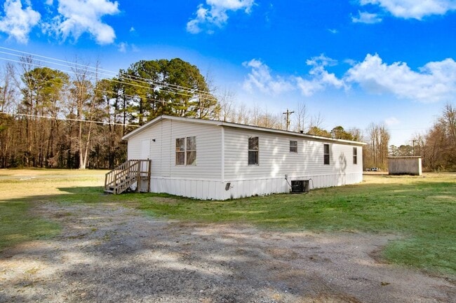 Building Photo - SPACIOUS 3 BR | 2 BA Manufactured Home in Pikeville