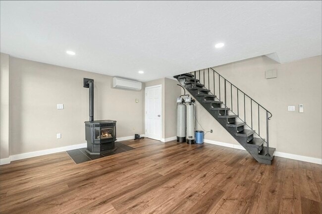 Building Photo - 129 Rocky Pond Rd