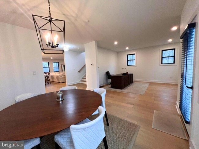 Building Photo - 986 Henry Ave