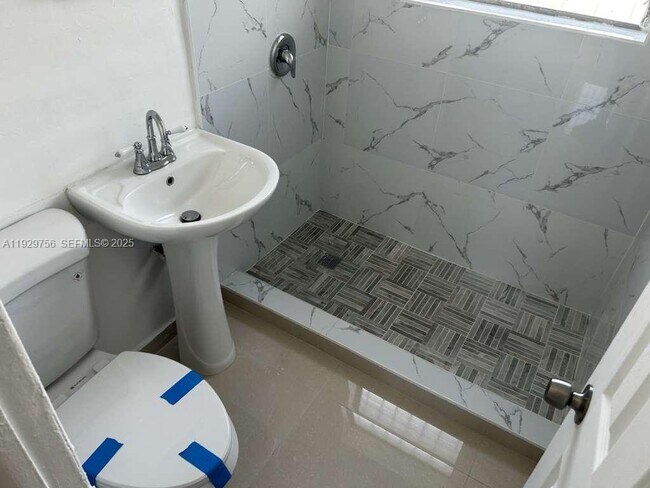 Building Photo - 3120 NW 19th Ave