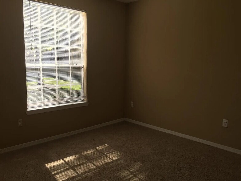 Building Photo - 841 Grand Regency Pointe