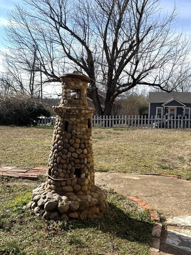 Building Photo - 624 N Wentz St