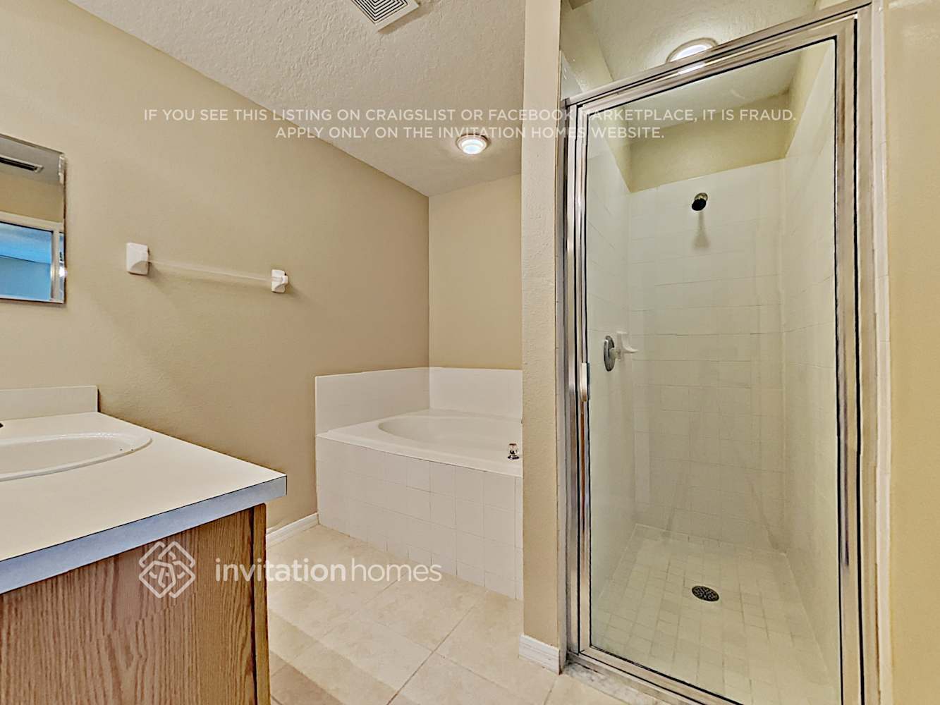 Building Photo - 1047 Lakeview Oaks Dr