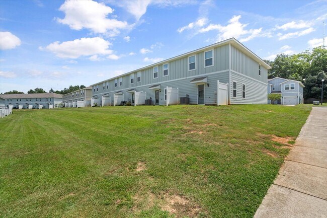 Building Photo - HEART OF DAPHNE TOWNHOUSE WITH GARAGE