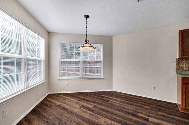 Building Photo - Spacious Brick-Front Home with Loft and Ex...