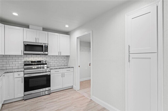 Building Photo - 1342 N Hampton Rd