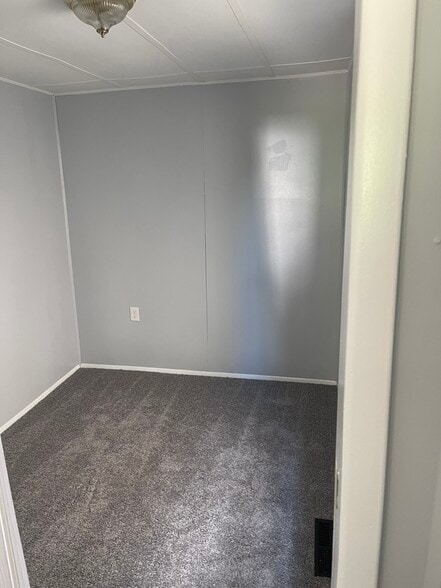 Small downstairs bedroom - 424 Chestnut St