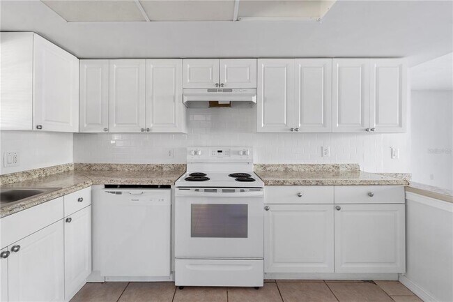 Building Photo - 621 Ashberry Ln