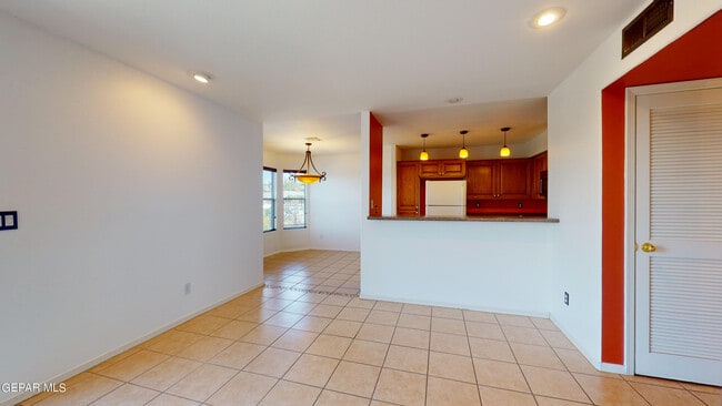 Building Photo - 6256 Escondido Dr