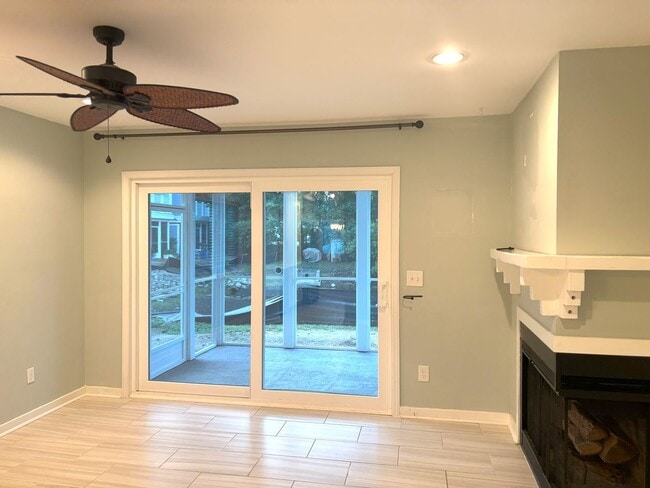 Building Photo - 2BD/2.5BA - TOWNHOME IN MT PLEASANT - AVAILABLE 8/1/26