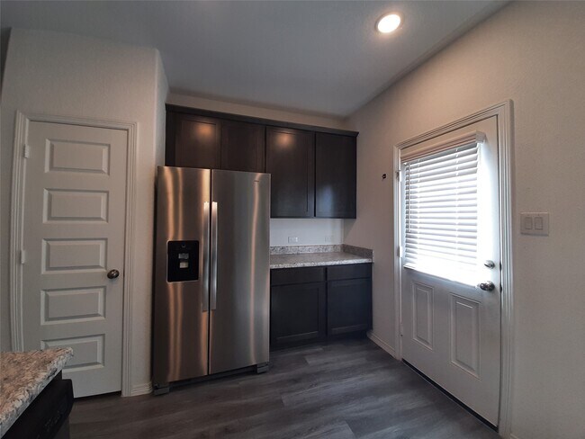 Building Photo - 16568 Moss Ln