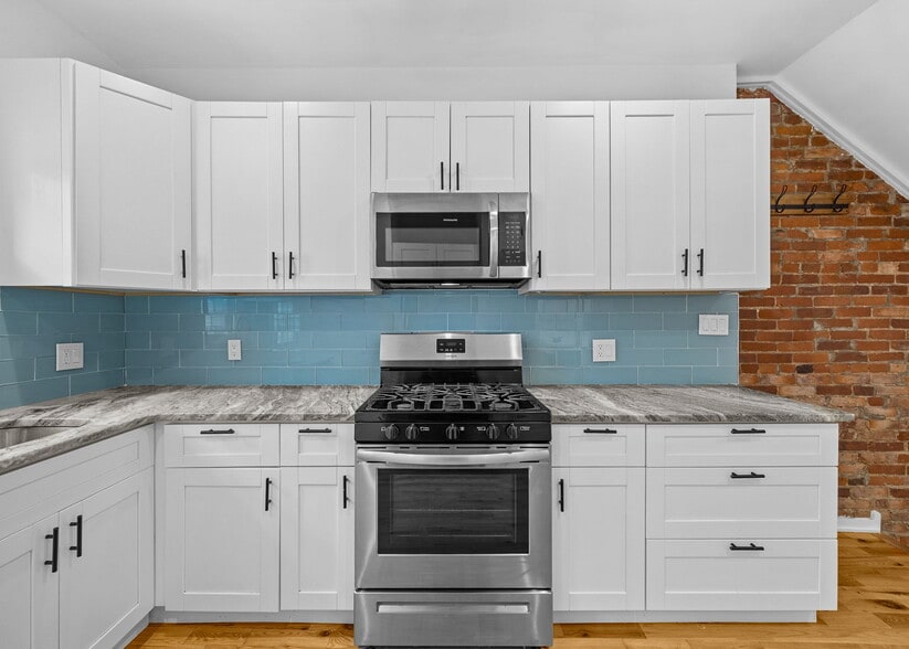 Building Photo - 1806 S Chadwick St