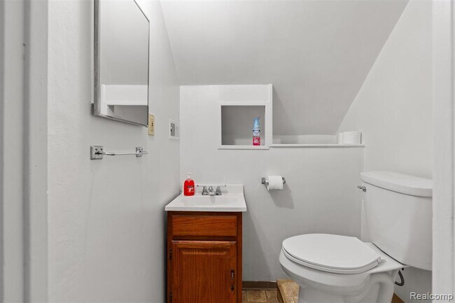 Building Photo - 13263 Frazho Rd