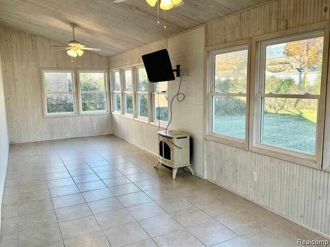 Building Photo - 4302 Sheridan Dr