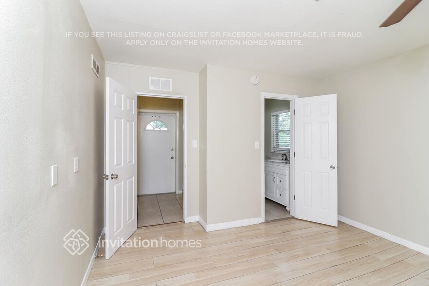 Building Photo - 4504 21st Ave W