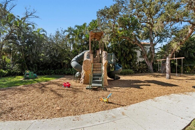 Building Photo - 1685 Laurel St