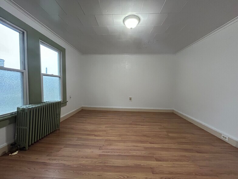 Bedroom1 p1 - 913 Price St