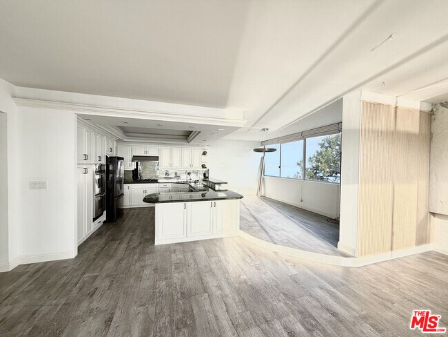 Building Photo - 17366 Sunset Blvd