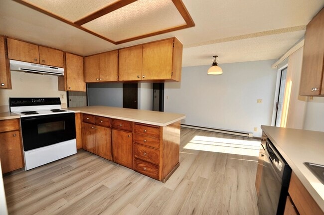 Building Photo - 3 bed 2 bath rancher duplex close to Hayden Lake