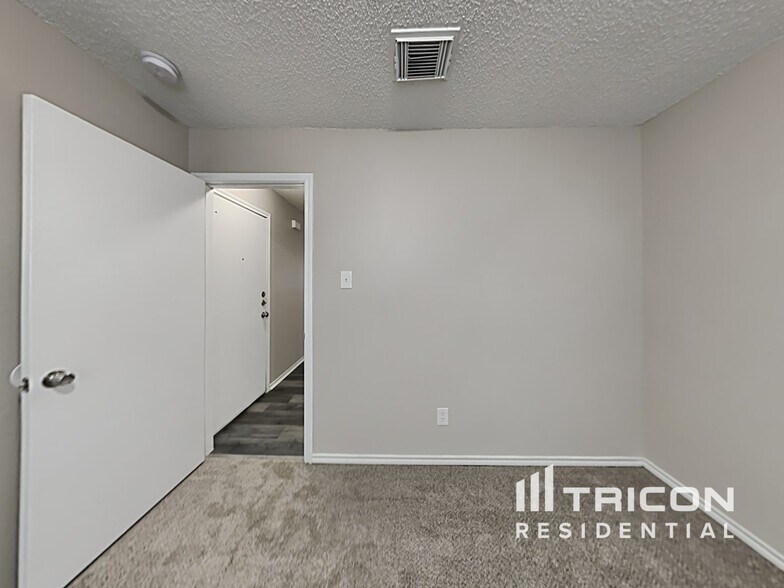 Building Photo - 6703 Beech Trail Dr