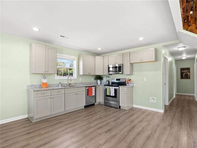 Building Photo - Beautiful 3 Bedroom Home in Country Setting