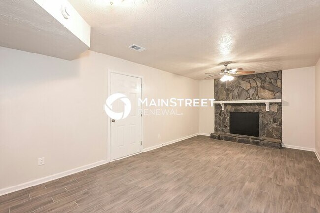 Building Photo - 3 Bedroom Pet-Friendly Home in RIVERDALE, ...