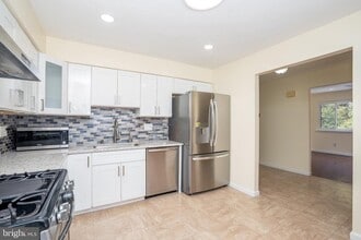 Building Photo - 1001 Edison Glen Terrace